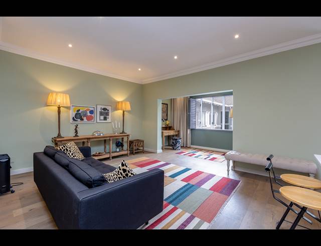 2 BEDROOM APARTMENT TO LET IN SEA POINT